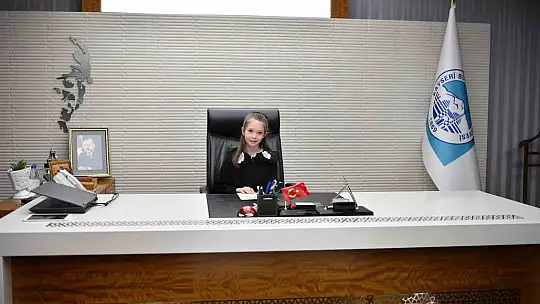 Büyükşehir'de başkanlık koltuğuna minik Zeynep oturdu