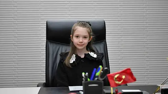 Büyükşehir'de başkanlık koltuğuna minik Zeynep oturdu