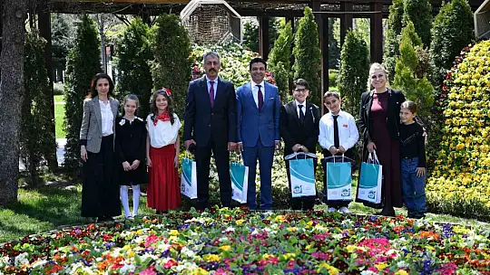 Büyükşehir'de başkanlık koltuğuna minik Zeynep oturdu