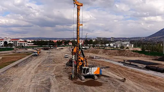 Büyükşehir'de pazar günü de durmak yok: Kartal Katlı Kavşağı'nda hummalı çalışma