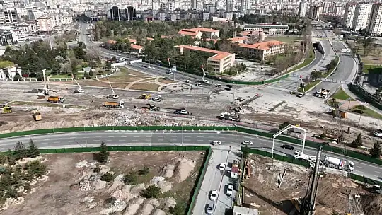 Büyükşehir'de pazar günü de durmak yok: Kartal Katlı Kavşağı'nda hummalı çalışma