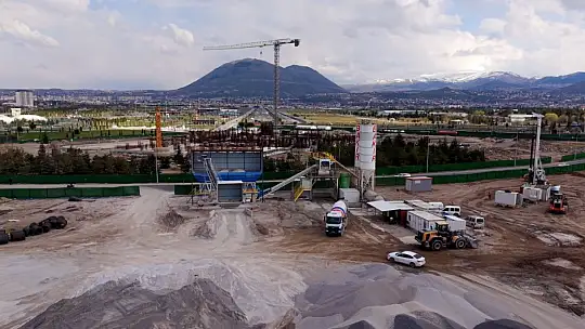 Büyükşehir'de pazar günü de durmak yok: Kartal Katlı Kavşağı'nda hummalı çalışma