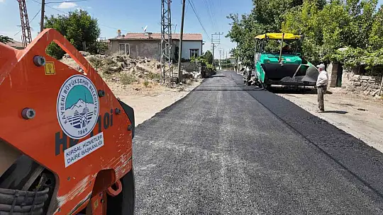 Büyükşehir'den Develi ilçesi Gazi Mahallesi'nde 8 milyon TL'lik sıcak asfalt yatırımı