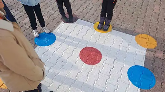 Büyükşehir'den okul bahçelerine renk, öğrencilere enerji katan uygulama