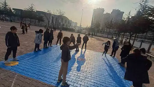 Büyükşehir'den okul bahçelerine renk, öğrencilere enerji katan uygulama