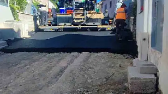 Büyükşehir'den Özvatan ilçe merkezinde 19 milyon TL'lik sıcak asfalt yatırımı