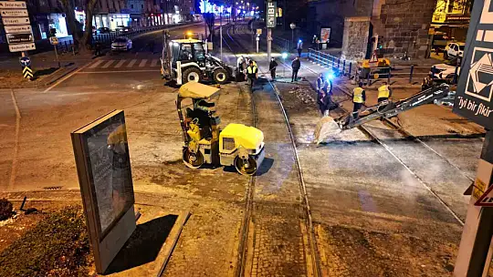 Büyükşehir'den raylı sistem güzergahında gece boyu bakım çalışması