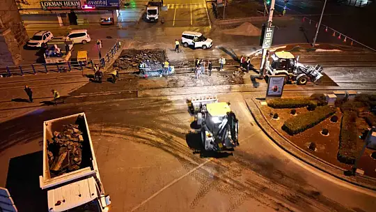 Büyükşehir'den raylı sistem güzergahında gece boyu bakım çalışması