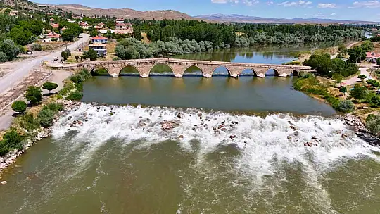 Büyükşehir'den Şahruh Köprüsü yanına dev etkinlik alanı