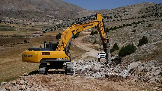 Büyükşehir'den Sarız ve Pınarbaşı kırsalında ulaşım hamlesi: Çavdar- Kırkgeçit arasında yol çalışması başladı