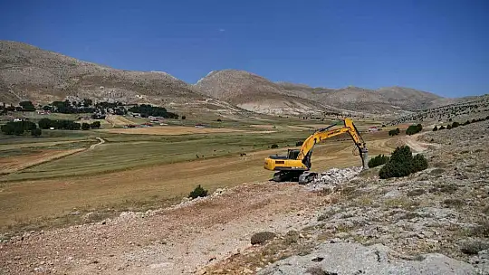 Büyükşehir'den Sarız ve Pınarbaşı kırsalında ulaşım hamlesi: Çavdar- Kırkgeçit arasında yol çalışması başladı