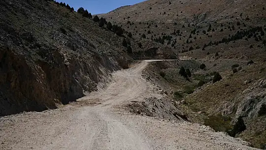 Büyükşehir'den Sarız ve Pınarbaşı kırsalında ulaşım hamlesi: Çavdar- Kırkgeçit arasında yol çalışması başladı