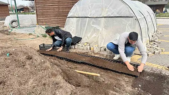 Büyükşehir'den üniversite öğrencilerine uygulamalı organik tarım eğitimi