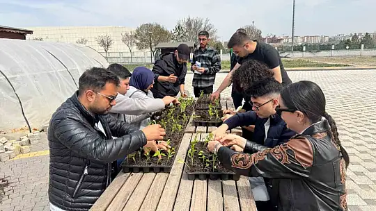 Büyükşehir'den üniversite öğrencilerine uygulamalı organik tarım eğitimi