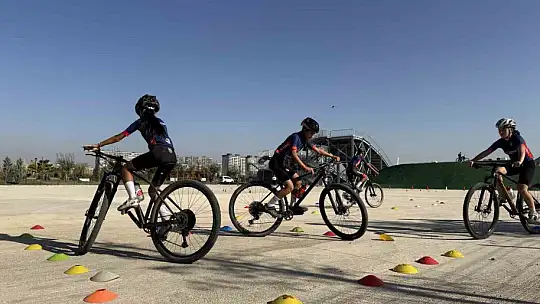 Büyükşehir'den yeni adrenalin merkezi: İç Anadolu'da tek olan parkurda BMX spor okulu