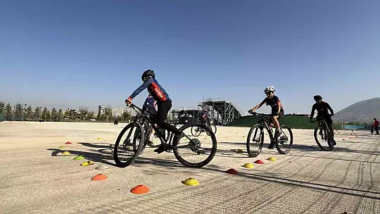 Büyükşehir'den yeni adrenalin merkezi: İç Anadolu'da tek olan parkurda BMX spor okulu