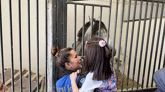 Büyükşehir Engelsiz Çocukevi'nin özel konukları, Atlı Polis Grup Amirliği'ne konuk oldu