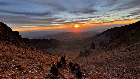 Büyükşehir Erciyes A.Ş.'den doğaseverlere zirve keyfi