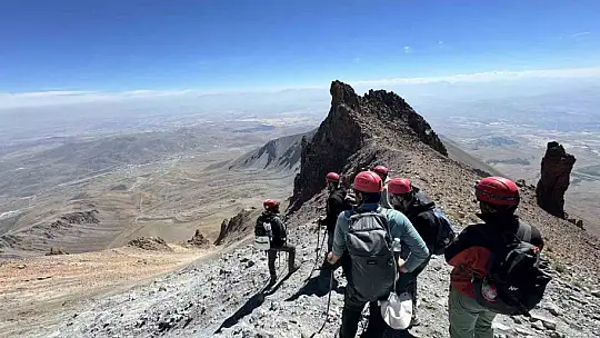 Büyükşehir Erciyes A.Ş.'den doğaseverlere zirve keyfi