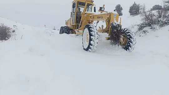 Büyükşehir, gece yarısından sabaha kadar 72 mahalle yolunu daha ulaşıma açtı