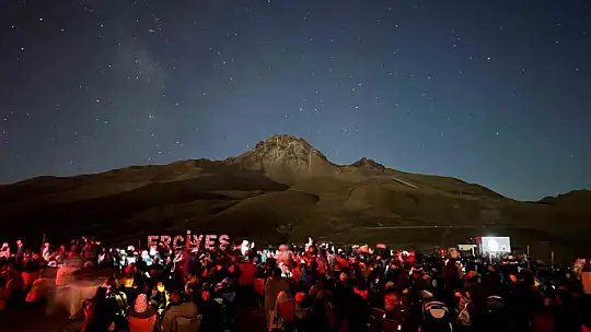 Büyükşehir, gökyüzü tutkunlarını meteor yağmuru şöleni için Erciyes'te buluşturacak