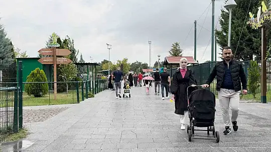 Büyükşehir Hayvanat Bahçesi'ni 30 Ağustos'ta 5 bin 500 kişi ziyaret etti