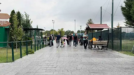 Büyükşehir Hayvanat Bahçesi'ni 30 Ağustos'ta 5 bin 500 kişi ziyaret etti