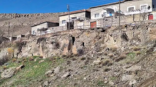 Büyükşehir, heyelan yaşanan Yeşilhisar Akköy Mahallesi'nde geoduvar yapımına başladı