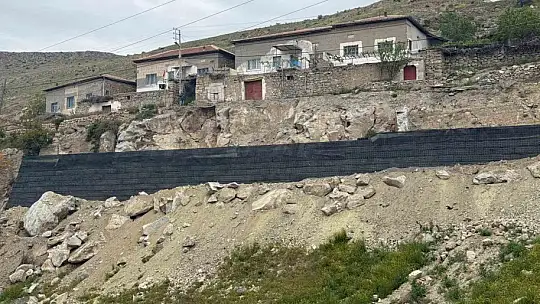 Büyükşehir, heyelan yaşanan Yeşilhisar Akköy Mahallesi'nde geoduvar yapımına başladı
