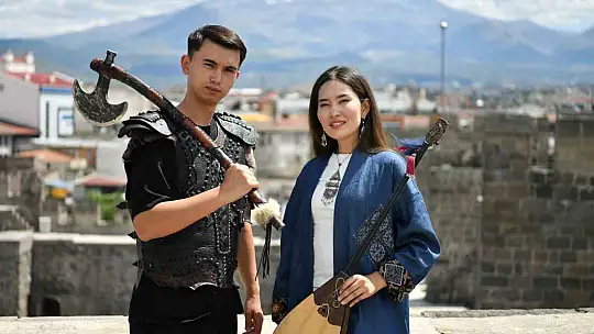 Büyükşehir ile Kayseri Kalesi'nde Kazak ezgileri yükseldi