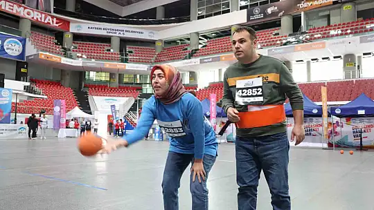 Büyükşehir'in Aile Yılı'na özel etkinliğinde aileler kıyasıya yarıştı