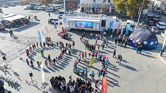 Büyükşehir'in Bilim ve Teknoloji Hizmeti Mobil Dijital Gençlik Merkezinin ilk durağı İncesu oldu