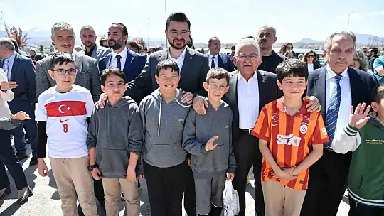Büyükşehir'in Çocuk Kitap Fuarı ve Şenliği başladı