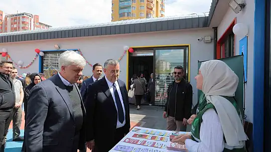 Büyükşehir'in çocuk kütüphanesinde 'Kayseri Kent Konseyi 23 Nisan' etkinliği
