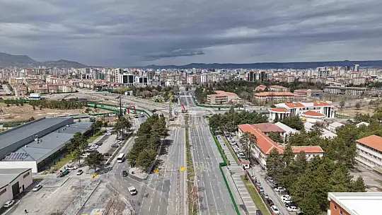 Büyükşehir'in Kartal Katlı Kavşağı Projesi'nde yoğun mesai