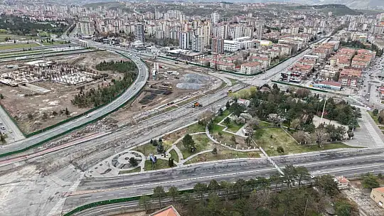 Büyükşehir'in Kartal Katlı Kavşağı Projesi'nde yoğun mesai