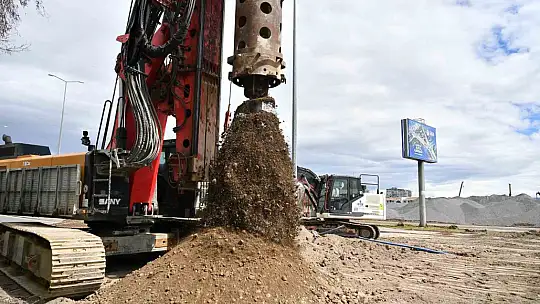 Büyükşehir'in Kartal Katlı Kavşağı Projesi'nde yoğun mesai