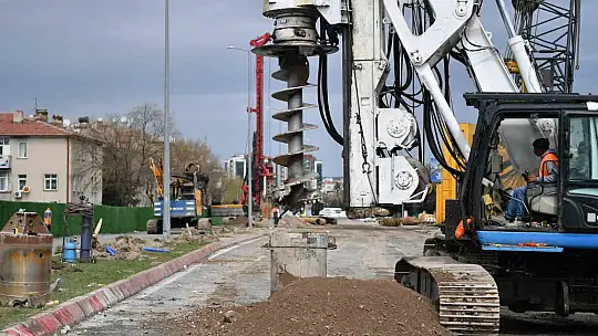 Büyükşehir'in Kartal Katlı Kavşağı Projesi'nde yoğun mesai