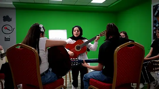 Büyükşehir'in KAYMEK Yaz Okulu'nda çocuklar eğlenerek öğreniyor
