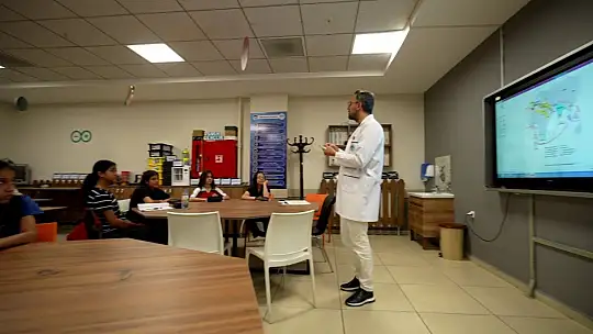 Büyükşehir'in KAYMEK Yaz Okulu'nda çocuklar eğlenerek öğreniyor
