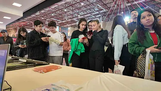 Büyükşehir'in Kültür Standı 8. Kayseri Kitap Fuarı'na renk katıyor