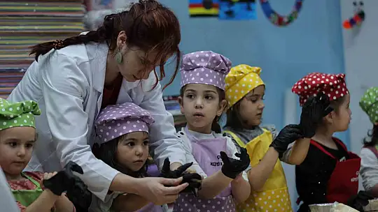 Büyükşehir'in miniklere özel merkezinde Minik Şefler Mutfakta etkinliği