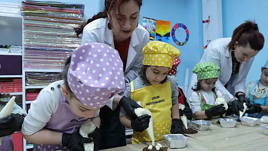 Büyükşehir'in miniklere özel merkezinde Minik Şefler Mutfakta etkinliği