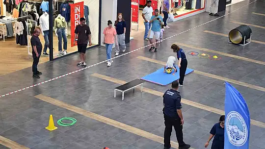 Büyükşehir İtfaiye'den AVM'de miniklere eğlence dolu eğitim