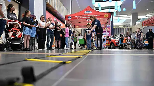 Büyükşehir İtfaiye'den AVM'de miniklere eğlence dolu eğitim