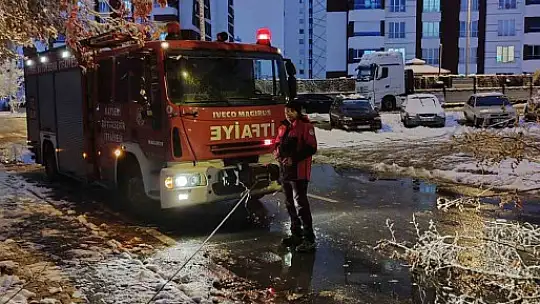 Büyükşehir İtfaiyesi'nden 'kar' mesaisi