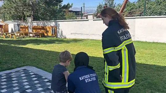 Büyükşehir İtfaiyesi'nden miniklere yangın ve deprem eğitimi