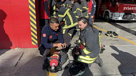 Büyükşehir itfaiyesinden stajyer lise öğrencilerine eğitim desteği