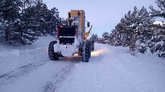 Büyükşehir kar ve tipiye karşı seferber: Kırsalda 187 yol açıldı, 46 yolda çalışma devam ediyor