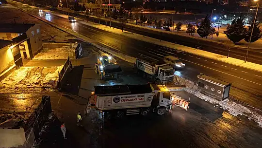 Büyükşehir kar ve tipiye karşı seferber: Kırsalda 187 yol açıldı, 46 yolda çalışma devam ediyor